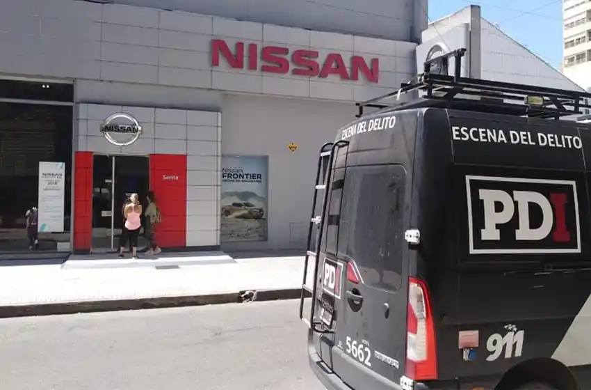 Millonario asalto a una concesionaria en pleno centro: irrumpieron armados y se llevaron una exorbitante suma de dinero