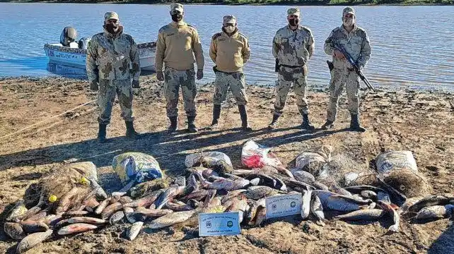 Decomiso de 400 kilos de pescado y de mallas ilegales