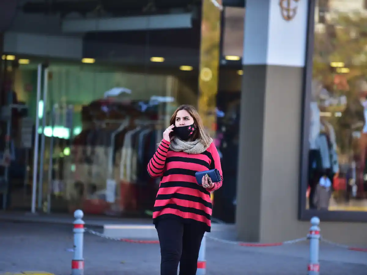 Los comercios no esenciales  abrirán hasta las 19