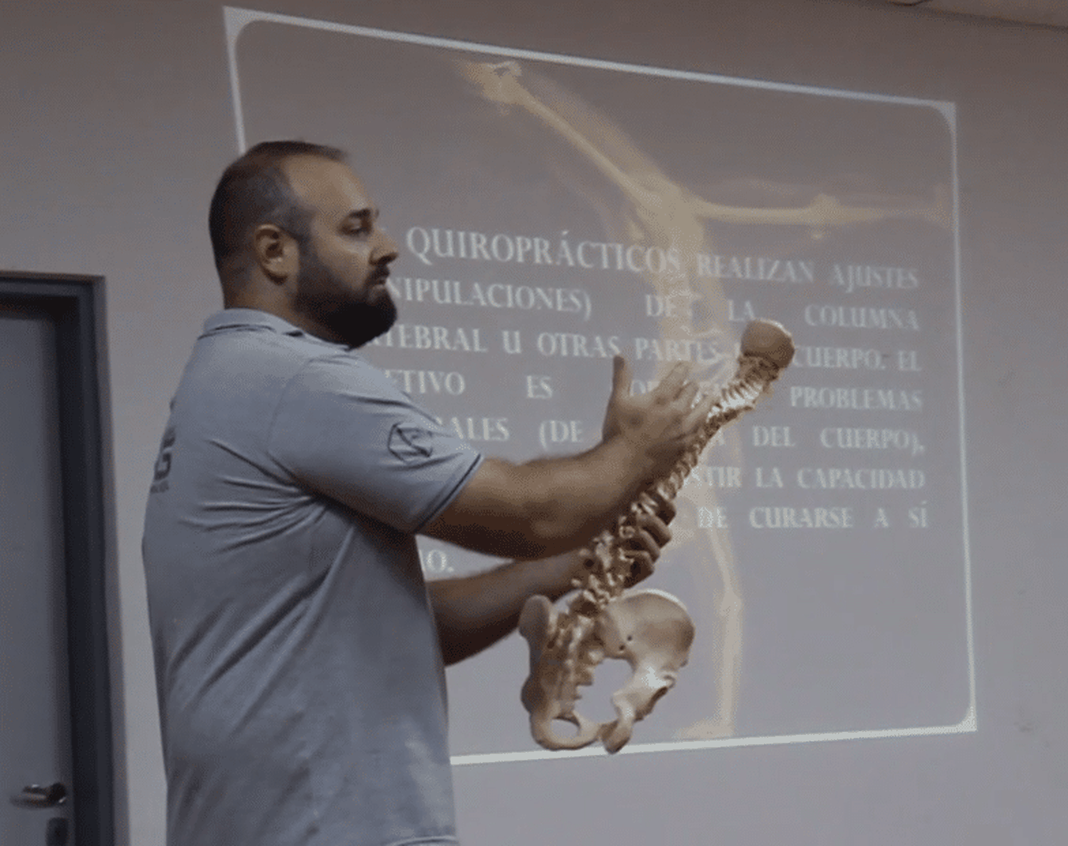 Taller de higiene postural para prevenir daños en la columna y evitar dolores