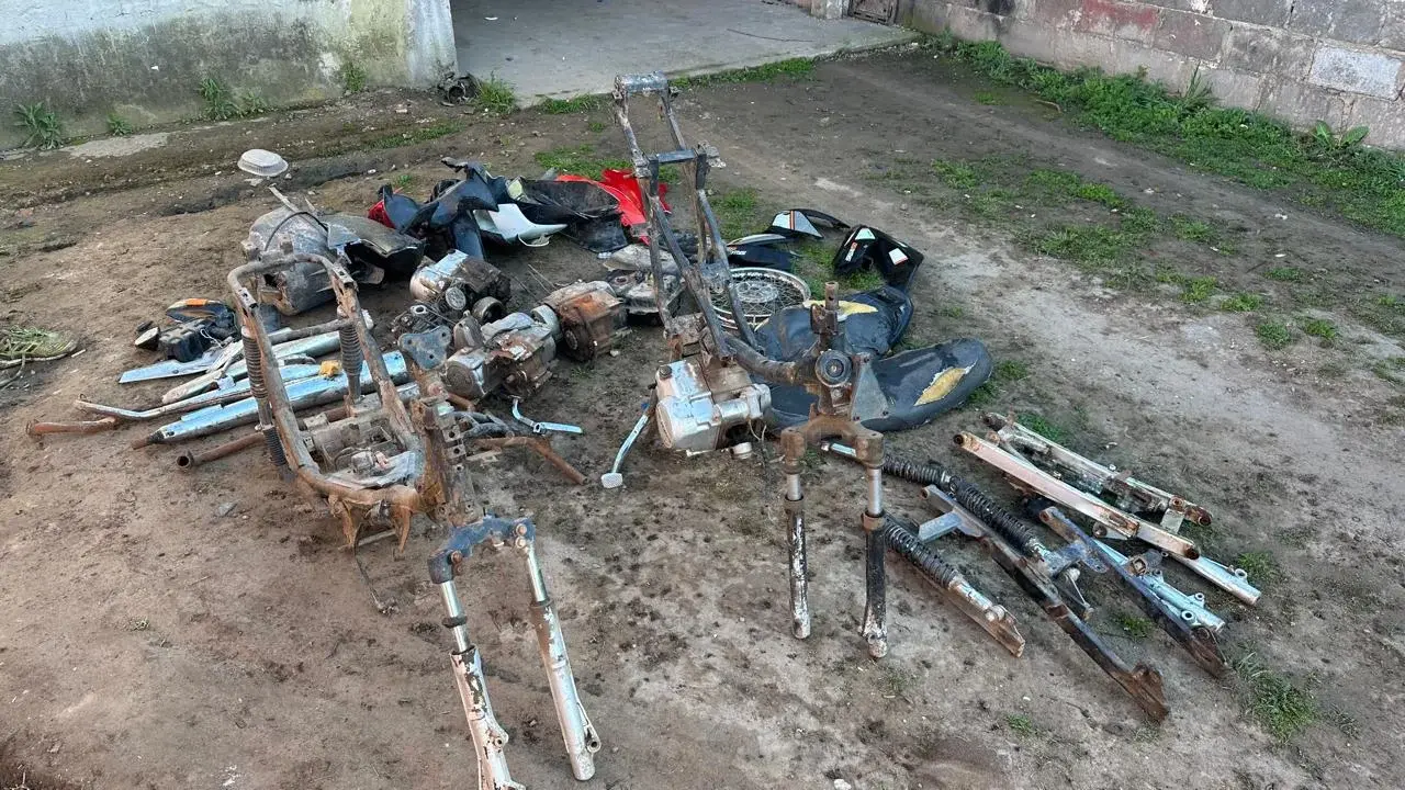 Múltiples allanamientos: secuestraron autopartes de motos robadas y aprehendieron a dos jóvenes en Venado Tuerto
