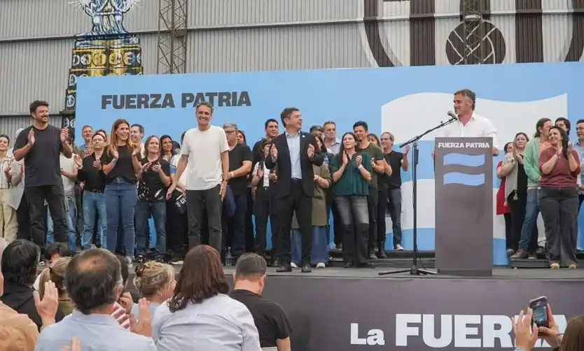Achával y Kicillof encabezaron un multitudinario acto con trabajadores de la salud