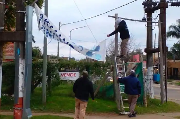Siguen retirando pasacalles y exhortan a los candidatos a cumplir las normas y evitar la contaminación visual 