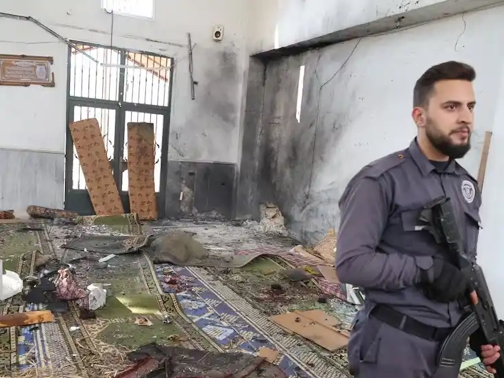 El ataque a una mezquita causó ocho muertos.