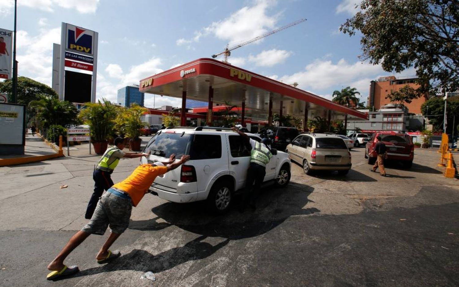 ¡Caos! Aumento del precio de la gasolina no solucionó el problema