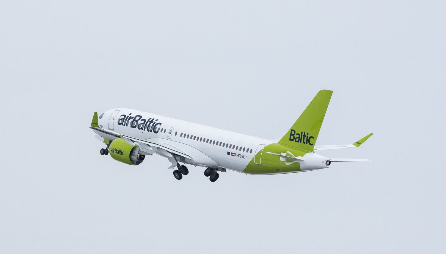 airBaltic inauguró su base invernal en Gran Canaria con dos A220 y diez rutas