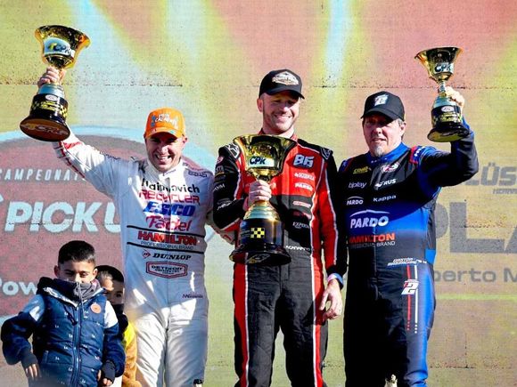 Canapino ganó en TC Pick Up: impactante choque de Martínez.