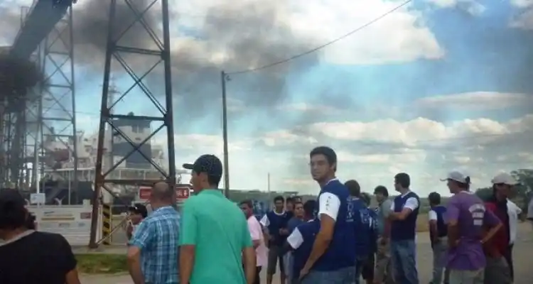 Manifestación en Terminal Puerto San Pedro: “Dejaron sin trabajo a 40 compañeros”