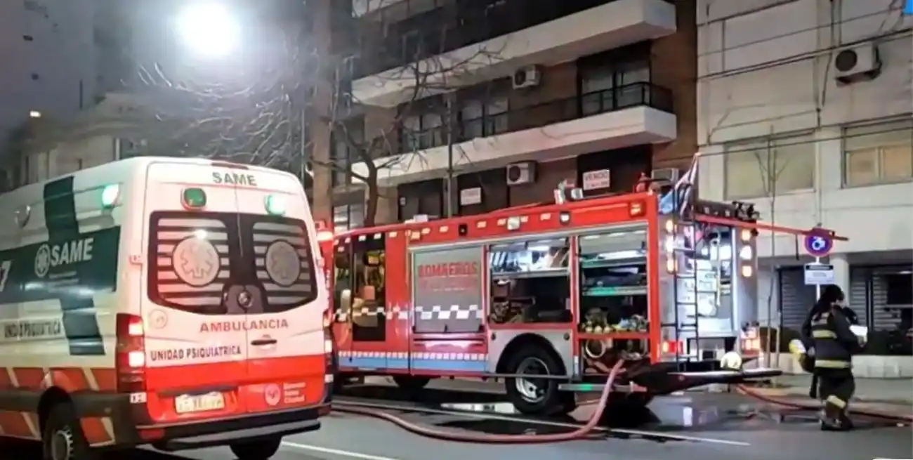 Un incendio se desató en un departamento ubicado en Coronel Díaz entre Cerviño y la avenida del Libertador.