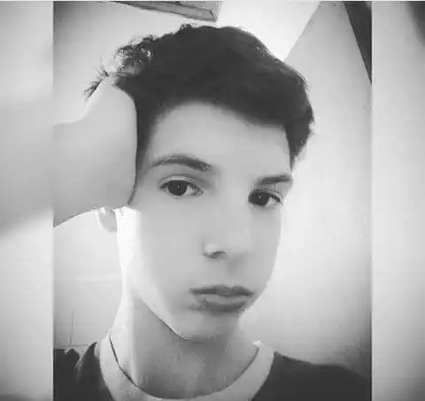 Estaba en casa de un amigo