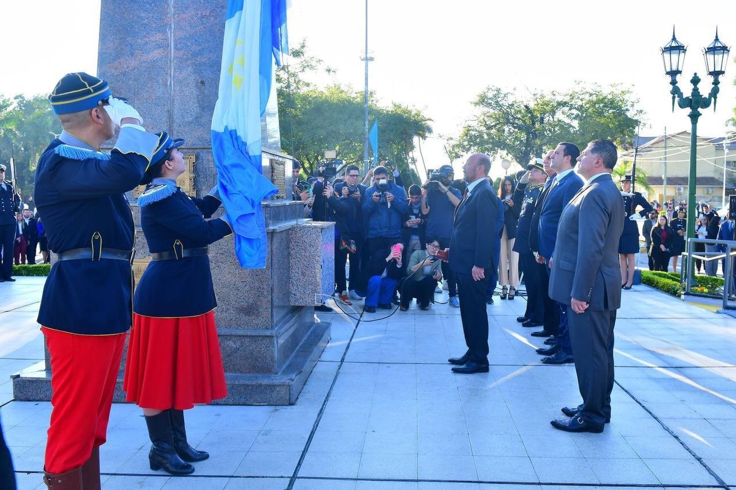 Insfrán presidió el acto conmemorativo del Día de la Independencia