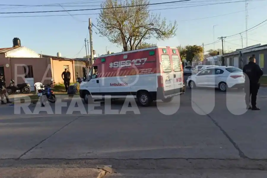 Frente  a Sportivo Norte: lo encandiló el sol, no vio una motocicleta y terminaron colisionando