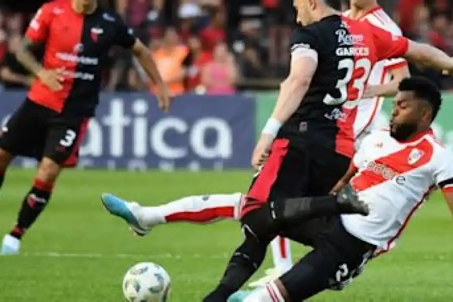 Colón empató con River en Santa Fe