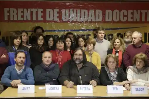 Antes de una nueva reunión paritaria, los docentes inician paro de 48 horas
