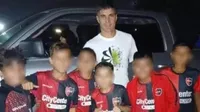 Newell’s sancionó a seis niños por sacarse una foto con un jugador de Central