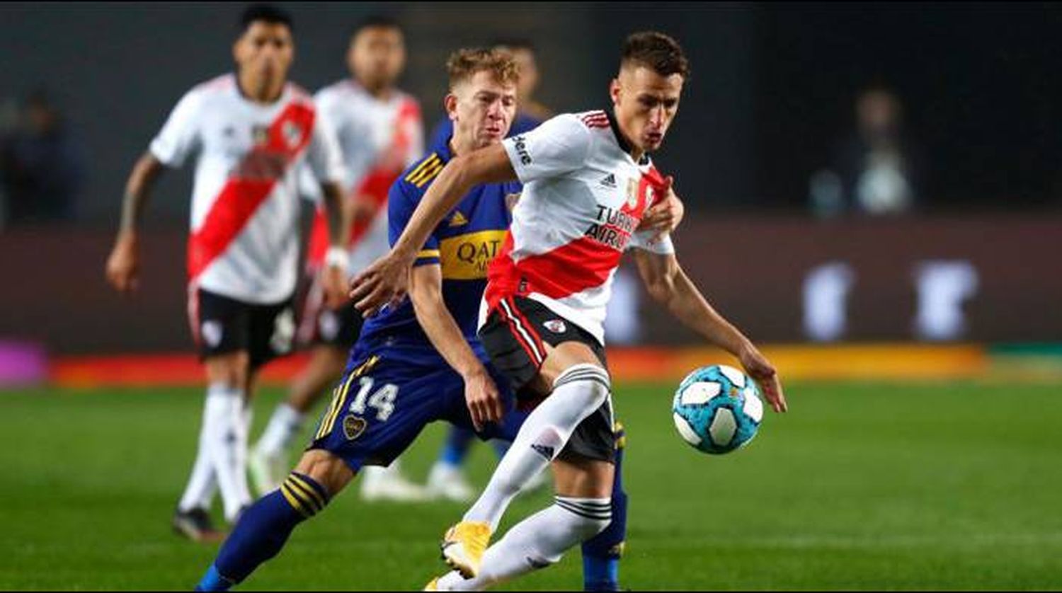 River enfrenta a Boca en el Superclásico que paraliza el país