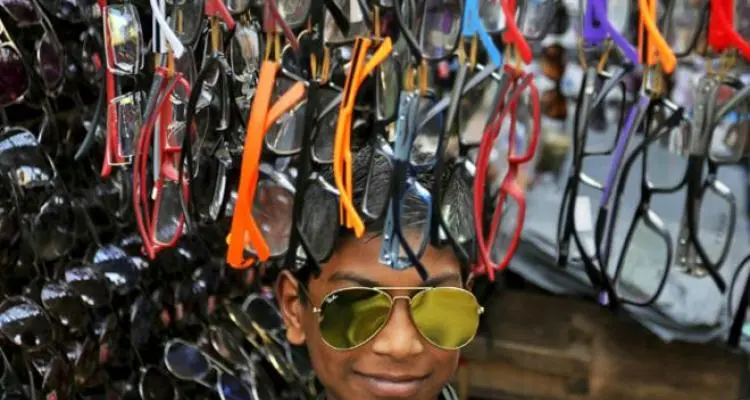 Rentas advirtió que sólo las ópticas habilitadas pueden vender anteojos