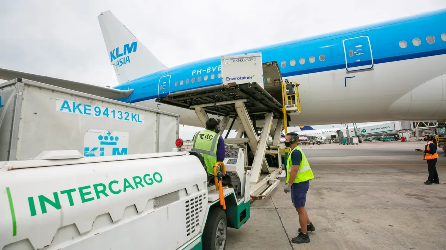 Tras el paro de Intercargo, el Gobierno anunció que se desregula el servicio de rampa en los aeropuertos