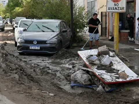 “La desesperación es total”, dijo Abel Pintos, oriundo de Bahía Blanca en referencia al temporal
