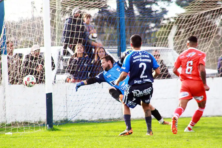 Mataderos logró un triunfo para no perder protagonismo en los primeros lugares de la A