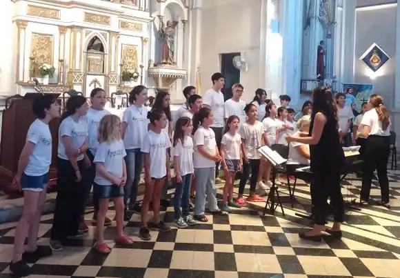 Los Coros de la Orquesta-Escuela de Chascomús se presentan en la Iglesia Corazón de María