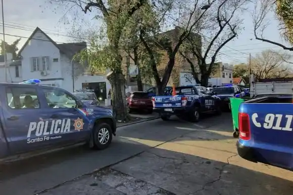 Detuvieron a un joven que intentó escapar de la policía con 50 envoltorios de cocaína en zona norte