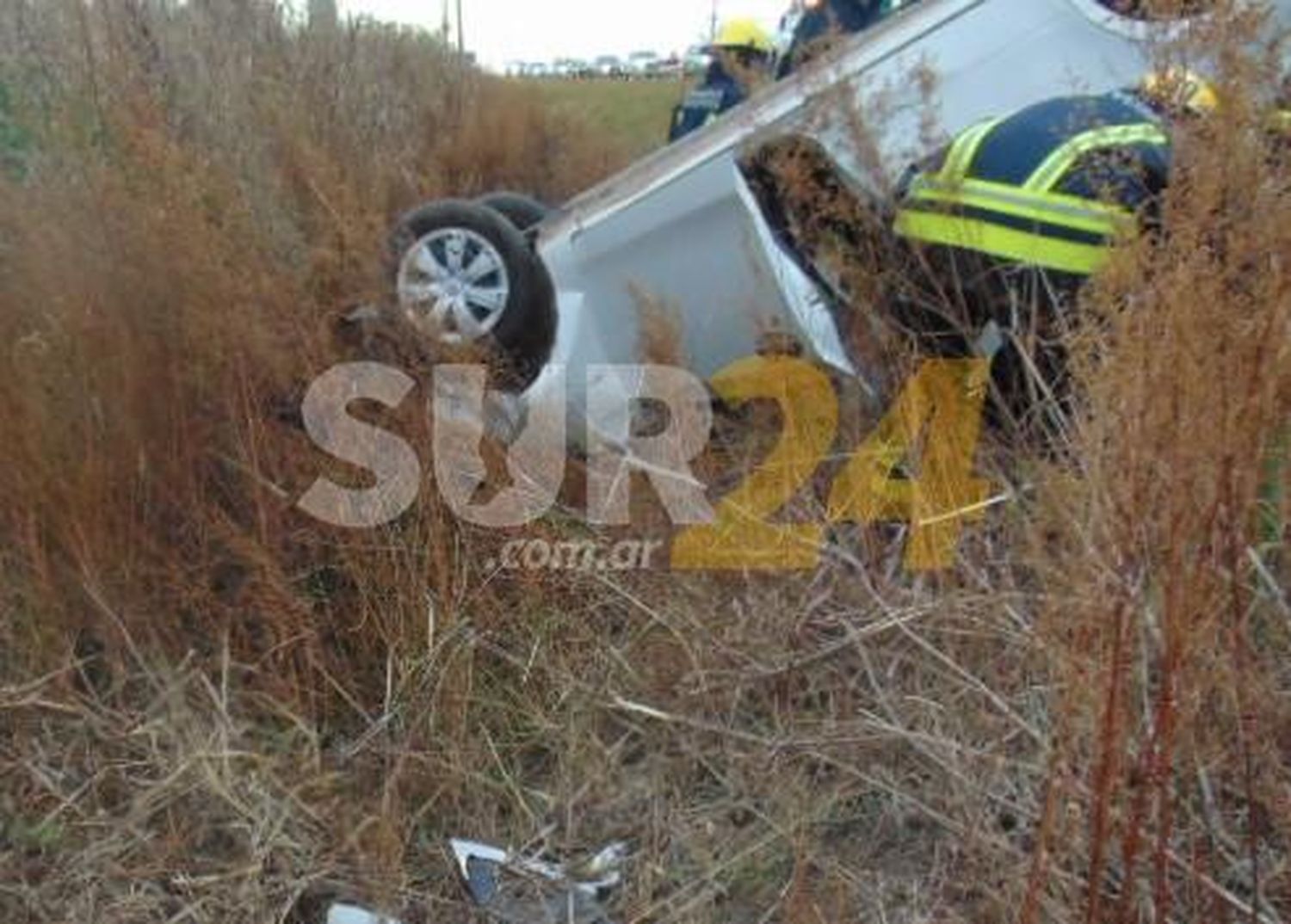 Venado Tuerto: espectacular vuelco en Ruta 8 en la “curva de Pastorino”