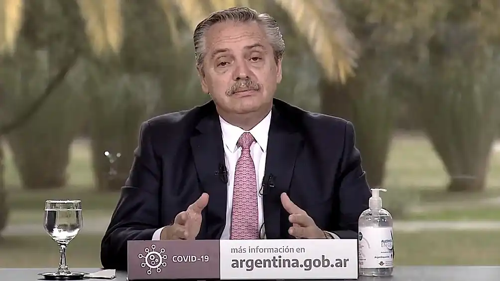 Alberto Fernández declaró como servicios públicos a la telefonía móvil, internet y TV paga 