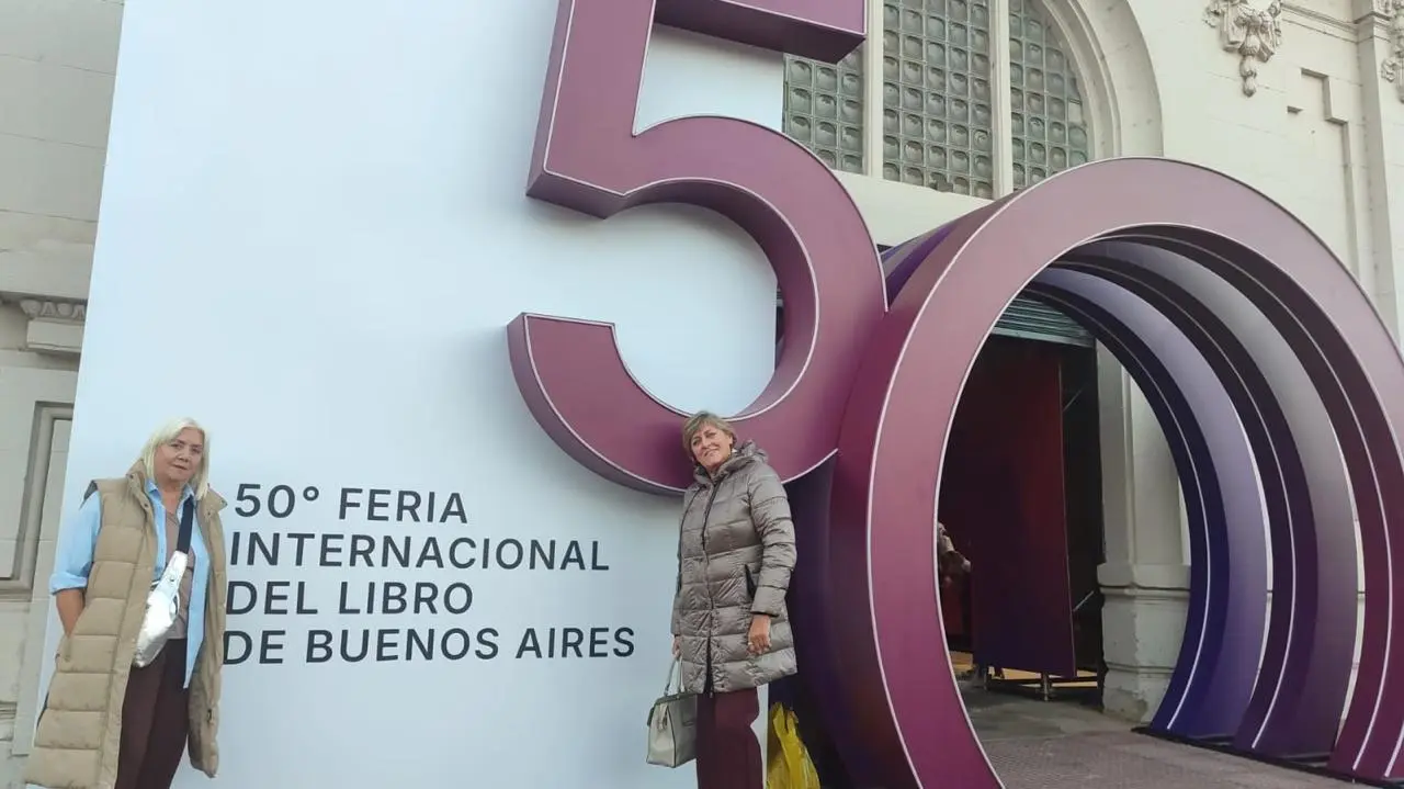 Las necochenses Liliana Mabel Daraio y Norma Pereira en la 50º Feria Internacional del Libro de Buenos Aires