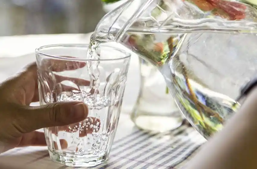 Presentan un proyecto para que hospitales ofrezcan agua potable de libre acceso