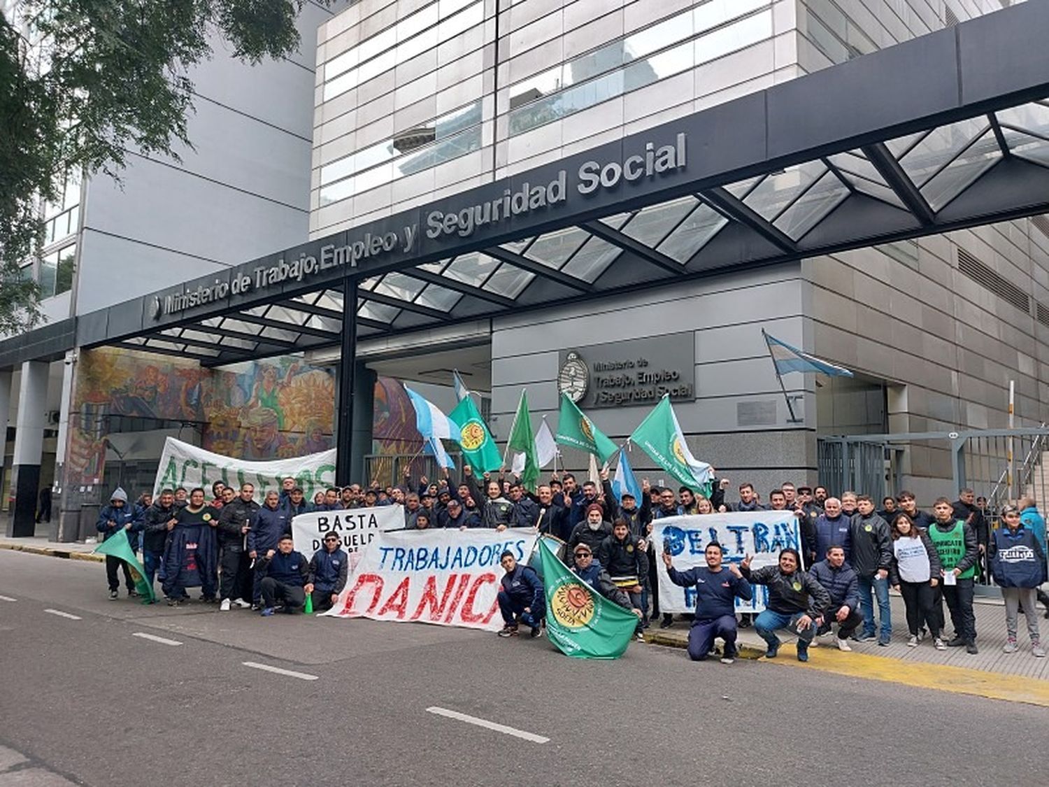 Lomas de Zamora: trabajadores de Dánica denunciaron vaciamiento de la empresa y la respuesta fue el cierre definitivo