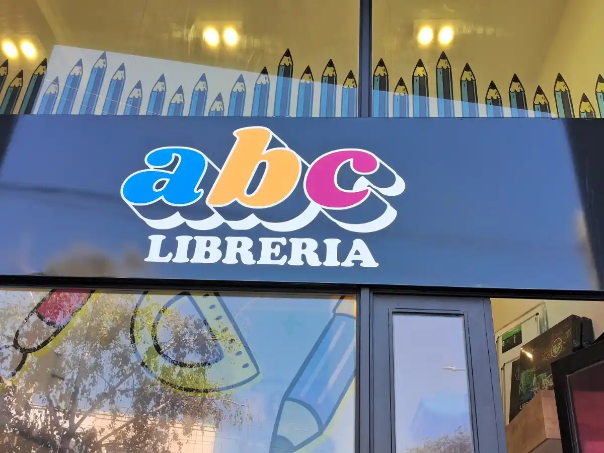 Abrió sus puertas ABC, la librería que esperaba la avenida Brasil