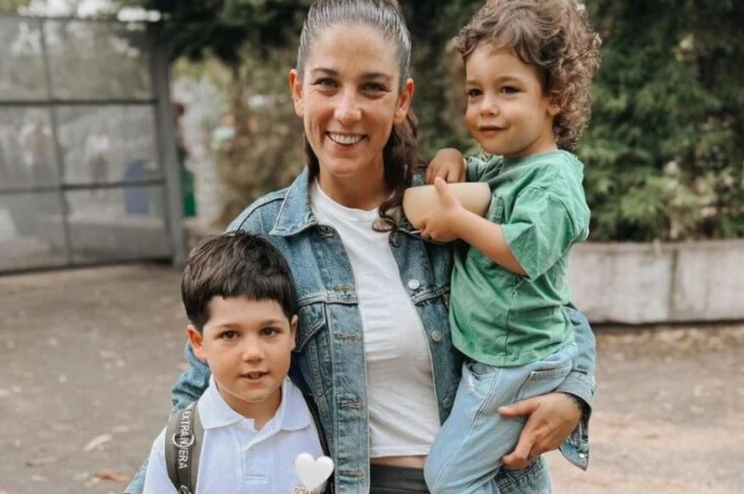 Juana Repetto junto a sus hijos