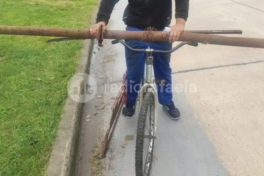 Con las manos en la masa: lo vieron robando desde una casa desocupada