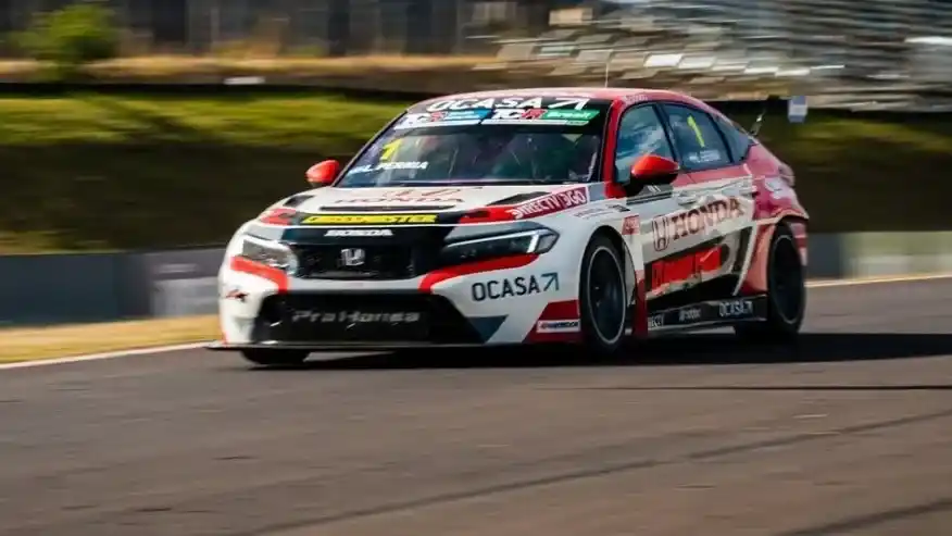 Leonel Pernía es tercero en el campeonato de TCR.