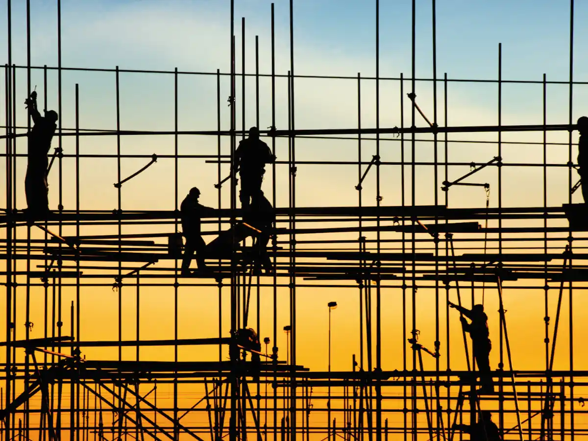 Empleo registrado en la construcción creció casi 12% en enero, según informe