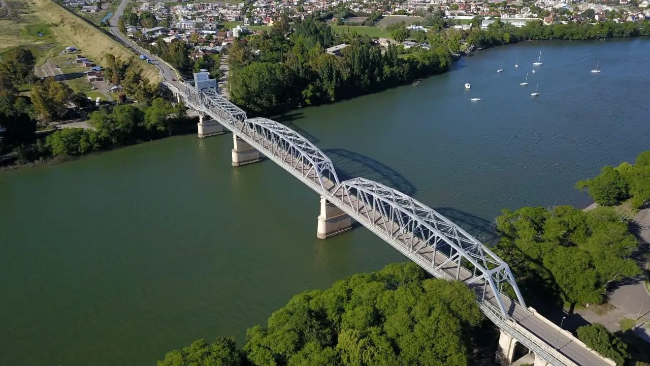 El puente que une la comarca