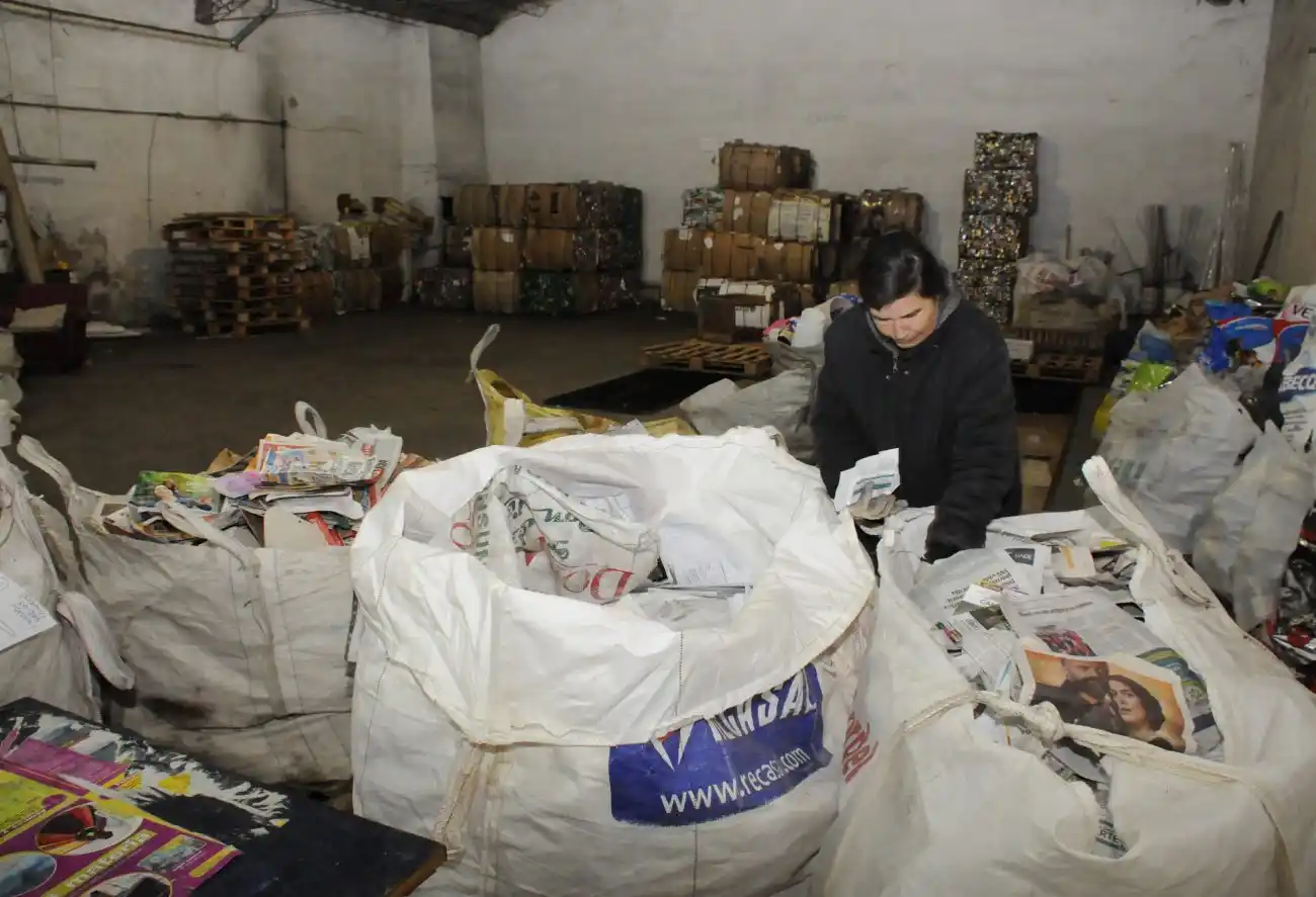 Recuperadores Urbanos recibieron boletas sobrantes de las PASO para reciclar