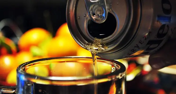 Cuatro menores robaron cervezas de una despensa, el dueño los corrió y terminaron en la comisaría