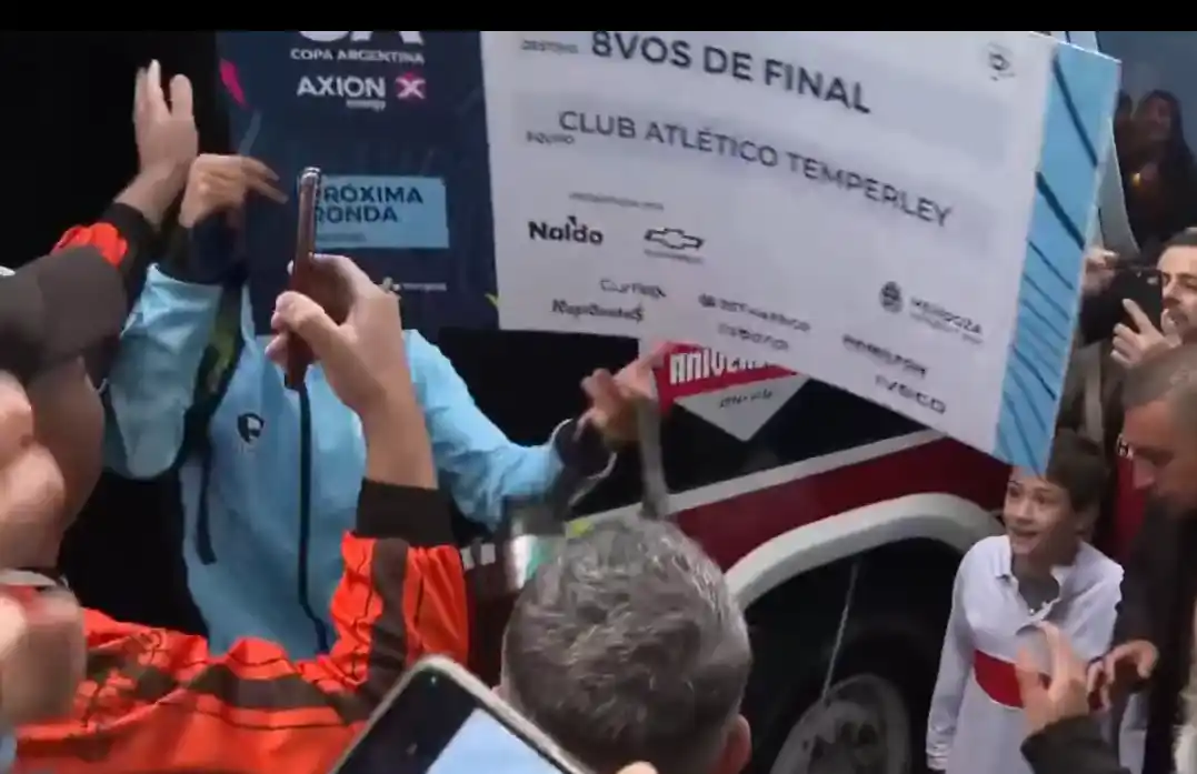 Los jugadores de Temperley arribaron al Club este miércoles.