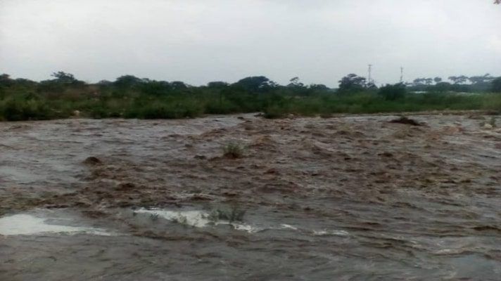 CRUZAN LAS TROCHAS CON LA FURIA DEL CAUDAL: a cinco se eleva la cifra de ahogados en el río Táchira