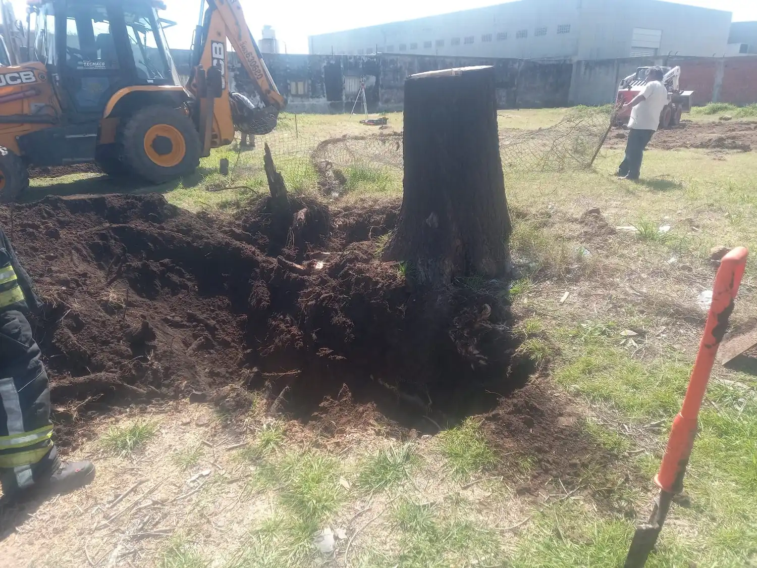Durante su trabajo, una retroexcavadora afectó un caño de la red de gas. Foto: BVVT