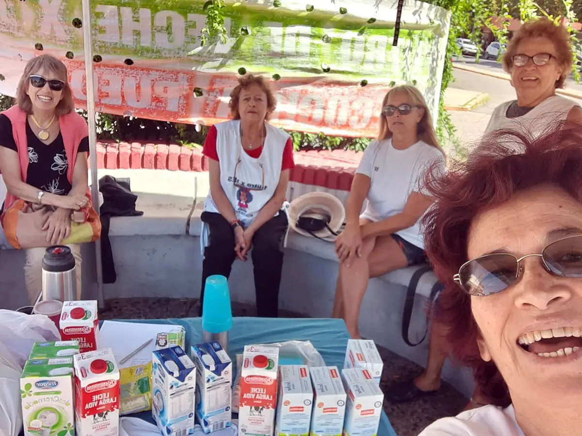 Colectas mensuales. Lleva a cabo el grupo el “1 Litro de leche por mes,