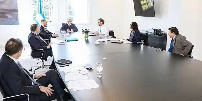 Se define la moratoria integral y analiza herramientas para asistir a sectores críticos