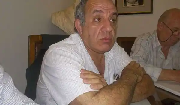 “Que se hagan cargo del kirchnerismo y no desdoblen las elecciones”	 