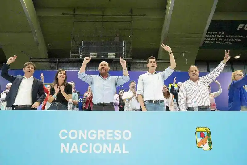 El PJ deliberó en Ferro para conformar 
un frente bien amplio en las elecciones