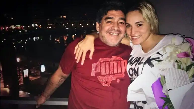Maradona vuelve a atacar, esta vez va por la madre y la abuela de Rocío Oliva