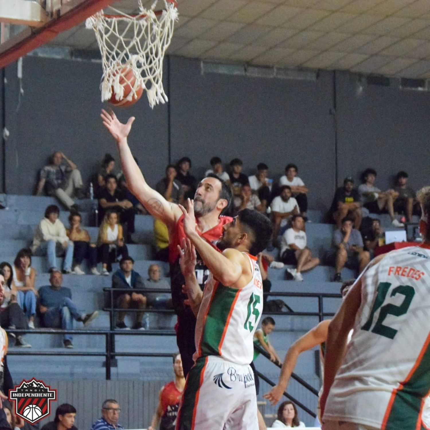 Andrizzi, al ataque en el partido entre Independiente y Ferro de General Pico.