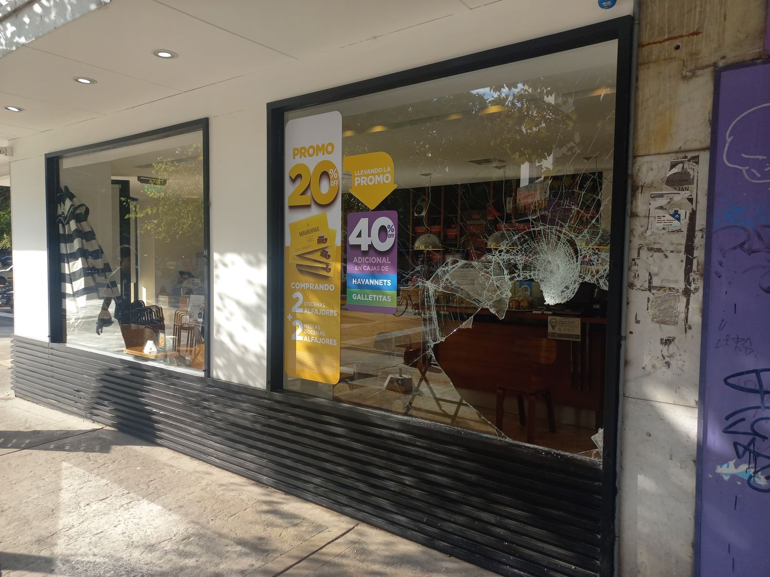 Vandalizaron la vidriera de un comercio del centro para robar