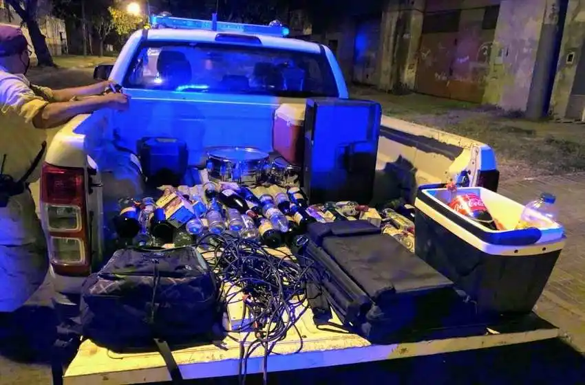 Desarmaron una fiesta clandestina por el “último primer día”: 68 alumnos presentes y 9 detenidos